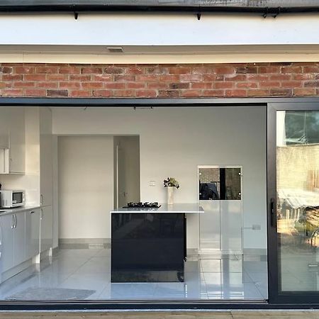 Beautiful 3 Bedroom House In London -Ensuite Bed Room Twickenham Exteriör bild